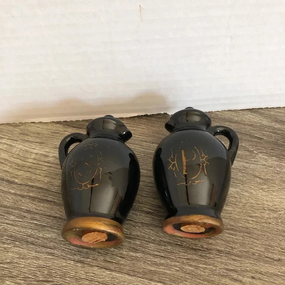 Vtg Novelty Salt and Pepper Shakers - Picture 7 of 12